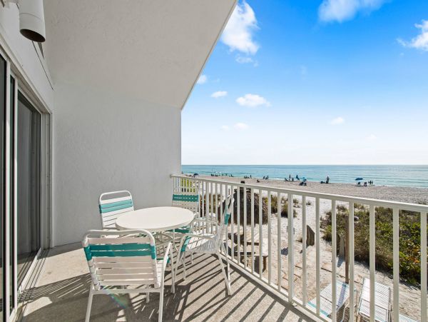 Lovely Beach Front Vacation Getaway in Holmes Beach
