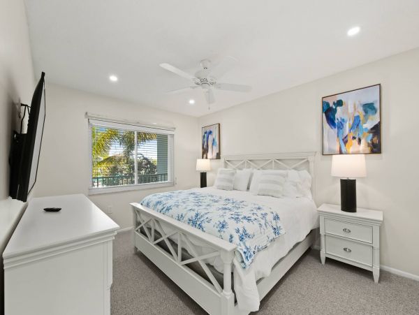 Lovely Beach Front Vacation Getaway in Holmes Beach