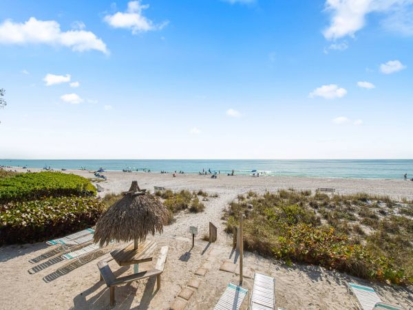 Lovely Beach Front Vacation Getaway in Holmes Beach