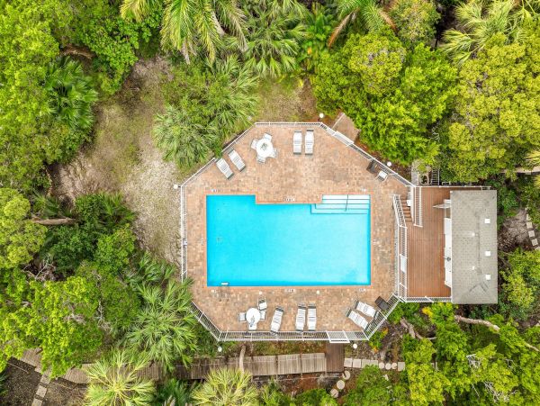 Beautiful Holmes Beach Vacation Townhome Close to Beaches & Attractions