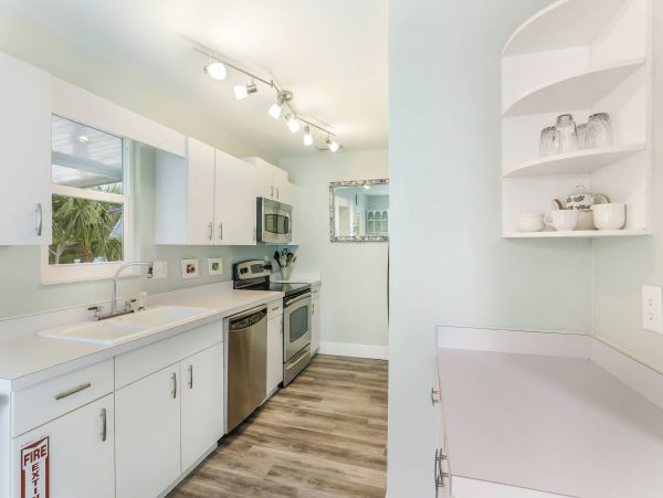 Beautiful Holmes Beach Vacation Townhome Close to Beaches & Attractions