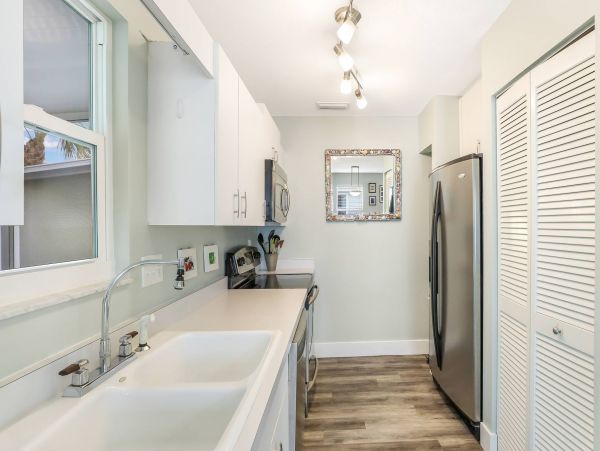 Beautiful Holmes Beach Vacation Townhome Close to Beaches & Attractions