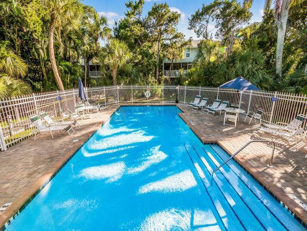 Beautiful Holmes Beach Vacation Townhome Close to Beaches & Attractions