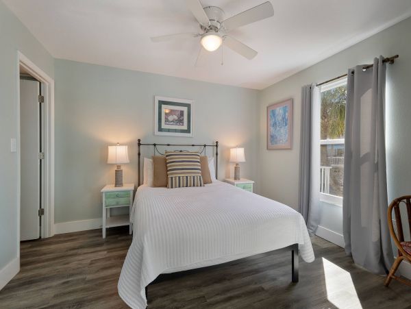 Beautiful Holmes Beach Vacation Townhome Close to Beaches & Attractions