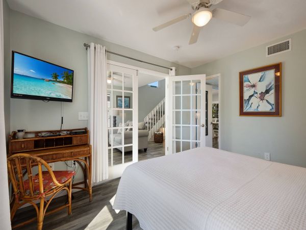Beautiful Holmes Beach Vacation Townhome Close to Beaches & Attractions