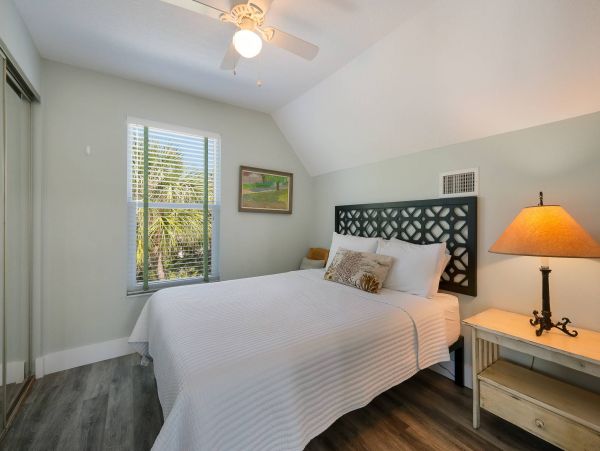 Beautiful Holmes Beach Vacation Townhome Close to Beaches & Attractions