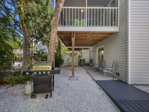 Beautiful Holmes Beach Vacation Townhome Close to Beaches & Attractions