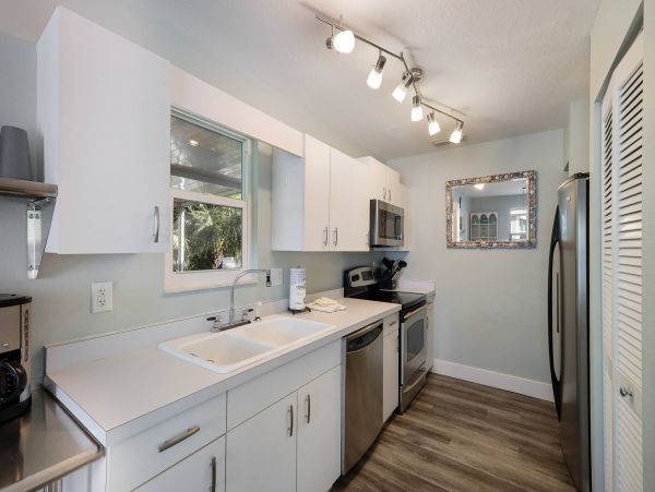 Beautiful Holmes Beach Vacation Townhome Close to Beaches & Attractions