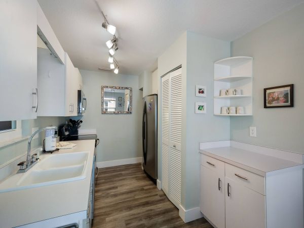 Beautiful Holmes Beach Vacation Townhome Close to Beaches & Attractions