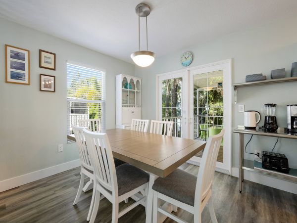 Beautiful Holmes Beach Vacation Townhome Close to Beaches & Attractions