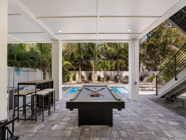 Luxurious Beach House Minutes From The White Sandy Beach!