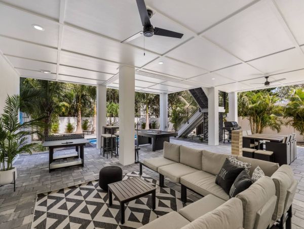 Luxurious Beach House Minutes From The White Sandy Beach!