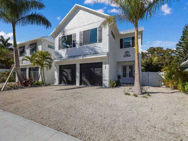 Luxurious Beach House Minutes From The White Sandy Beach!
