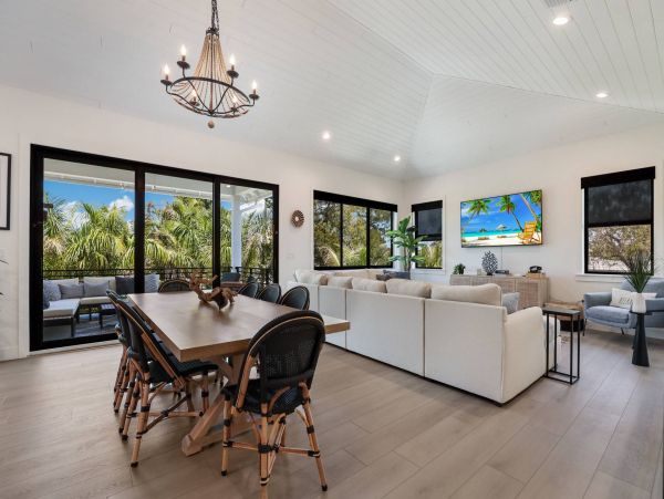 Luxurious Beach House Minutes From The White Sandy Beach!