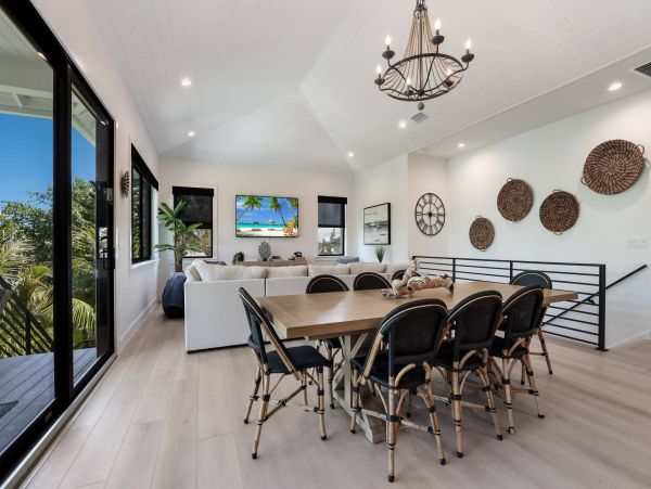 Luxurious Beach House Minutes From The White Sandy Beach!