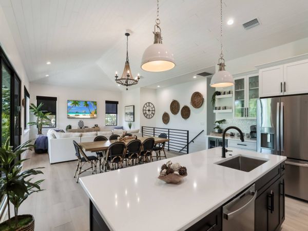 Luxurious Beach House Minutes From The White Sandy Beach!