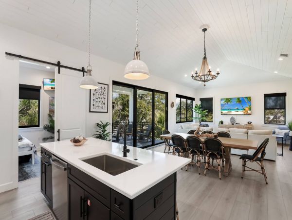 Luxurious Beach House Minutes From The White Sandy Beach!