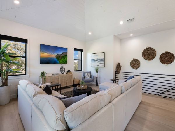 Luxurious Beach House Minutes From The White Sandy Beach!