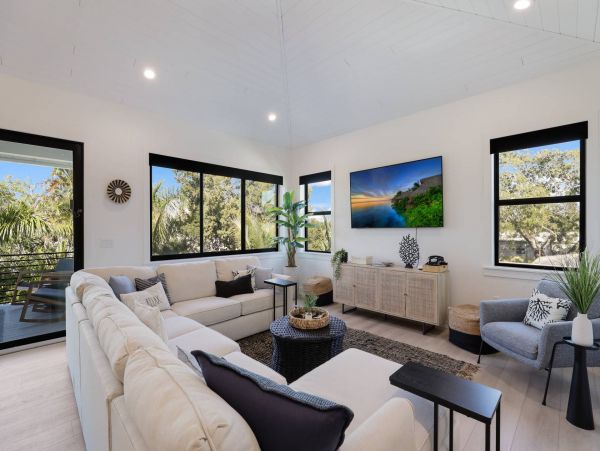 Luxurious Beach House Minutes From The White Sandy Beach!