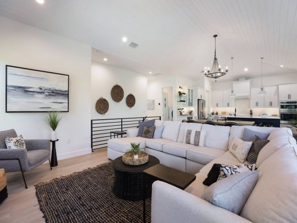 Luxurious Beach House Minutes From The White Sandy Beach!