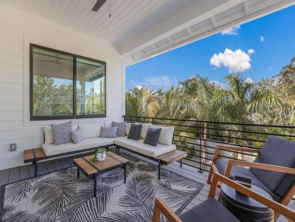 Luxurious Beach House Minutes From The White Sandy Beach!