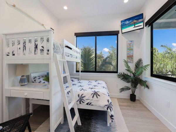 Luxurious Beach House Minutes From The White Sandy Beach!