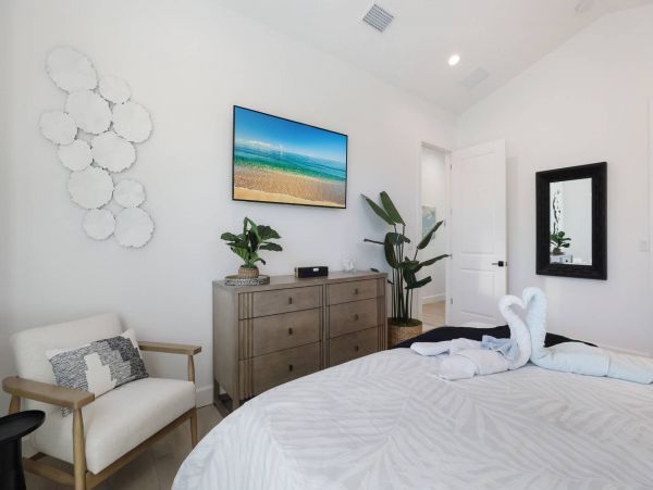 Luxurious Beach House Minutes From The White Sandy Beach!