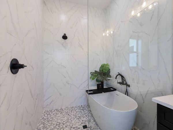 Luxurious Beach House Minutes From The White Sandy Beach!