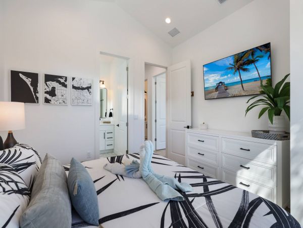 Luxurious Beach House Minutes From The White Sandy Beach!