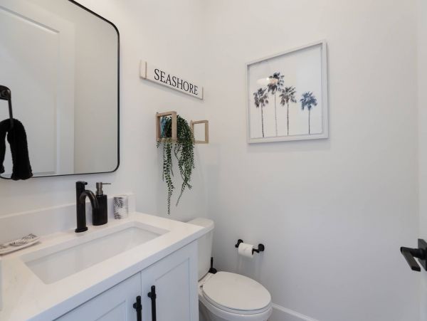 Luxurious Beach House Minutes From The White Sandy Beach!