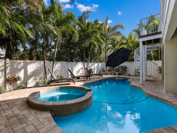 Anna Maria Gorgeous 6 Bedroom Pool Home