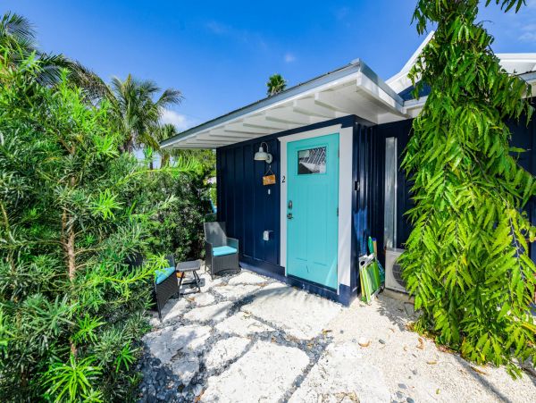 Charming Renovated Cottage Studio Stroll to Beach
