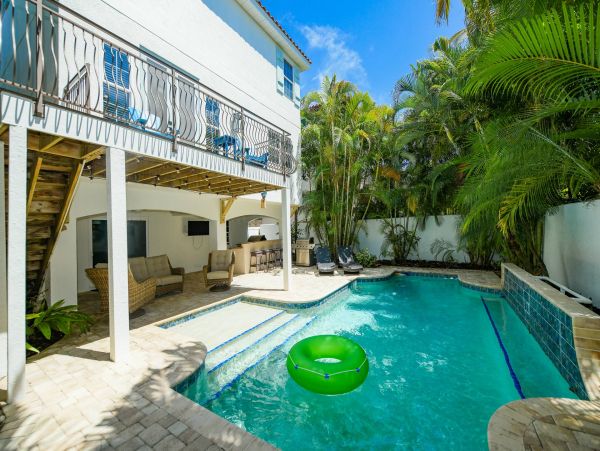 Holmes Beach Five Bedroom Beach Home With Private Pool