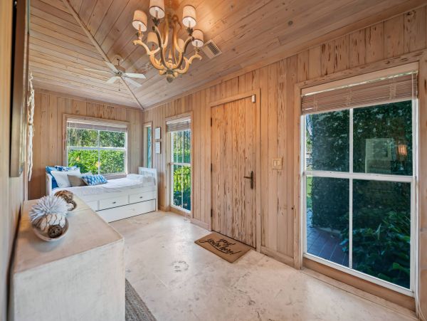 Anna Maria Island Holmes Beach Home 1011228