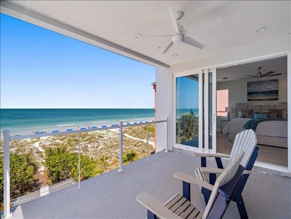 Luxury Vacation Home with 4 Bedrooms in Indian Rocks Beach