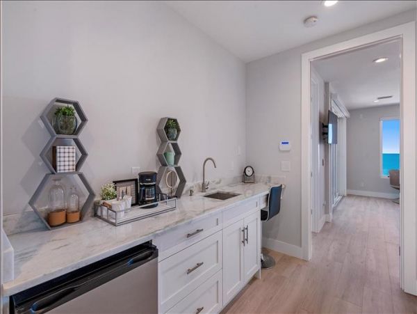 Luxury Vacation Home with 4 Bedrooms in Indian Rocks Beach