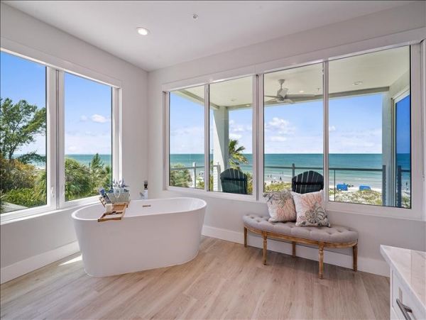 Luxury Vacation Home with 4 Bedrooms in Indian Rocks Beach