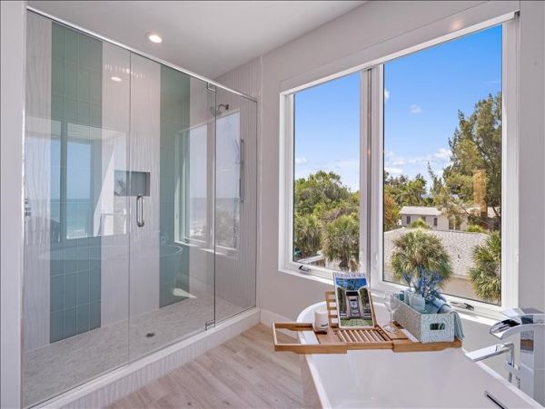 Luxury Vacation Home with 4 Bedrooms in Indian Rocks Beach