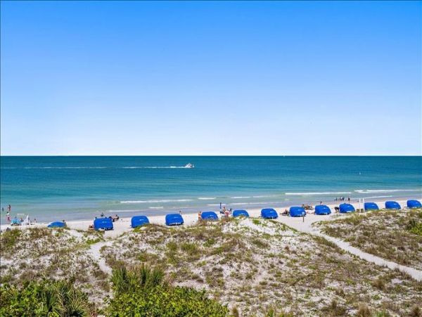 Luxury Vacation Home with 4 Bedrooms in Indian Rocks Beach
