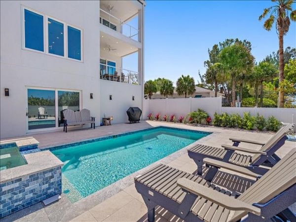 Luxury Vacation Home with 4 Bedrooms in Indian Rocks Beach