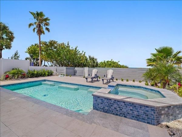 Luxury Vacation Home with 4 Bedrooms in Indian Rocks Beach