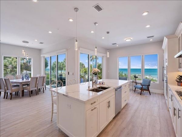 Luxury Vacation Home with 4 Bedrooms in Indian Rocks Beach