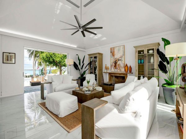 Modern Elegance Near Paradise with 5 Bedroom & Great Views