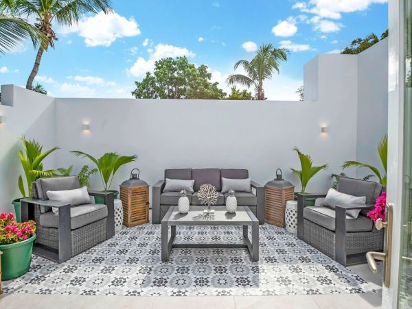 Modern Elegance Near Paradise with 5 Bedroom & Great Views