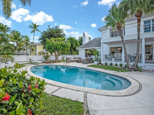Modern Elegance Near Paradise with 5 Bedroom & Great Views