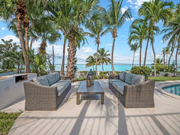 Modern Elegance Near Paradise with 5 Bedroom & Great Views