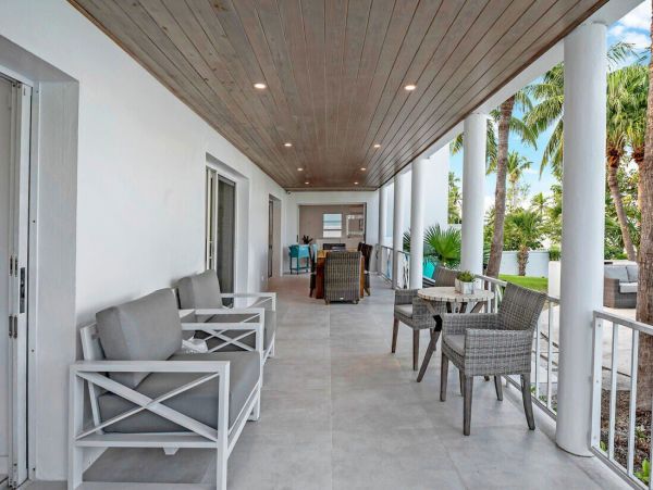 Modern Elegance Near Paradise with 5 Bedroom & Great Views