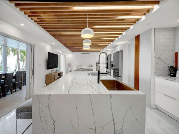 Modern Elegance Near Paradise with 5 Bedroom & Great Views