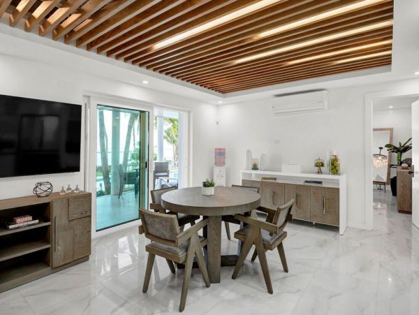 Modern Elegance Near Paradise with 5 Bedroom & Great Views