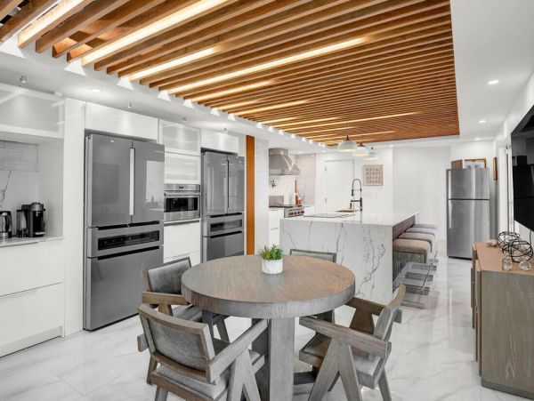 Modern Elegance Near Paradise with 5 Bedroom & Great Views